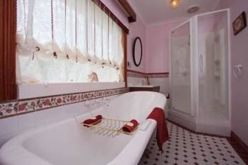 Deep Soaking Bathtub