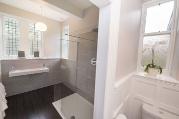 Bathroom shower
