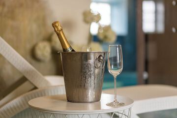 Champagne service