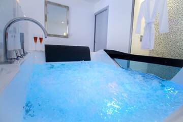 Jetted tub