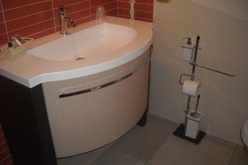 Bathroom sink