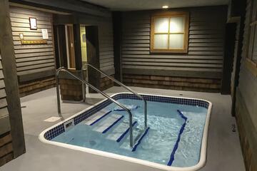 Indoor spa tub