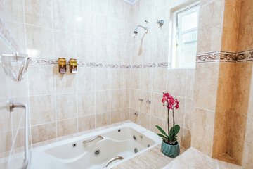 Private spa tub