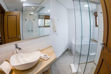 Private spa tub