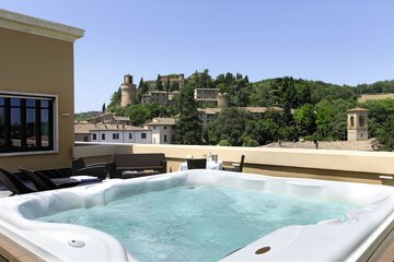 Private spa tub