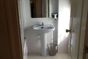 Bathroom sink