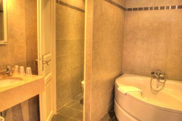 Jetted tub