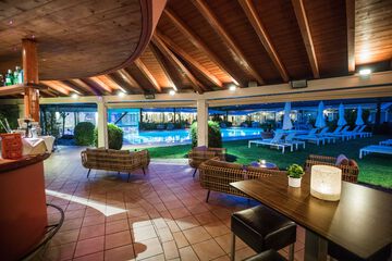 Poolside bar