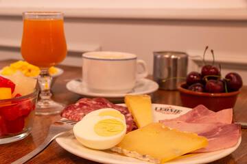 Breakfast meal