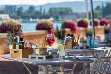 Poolside bar