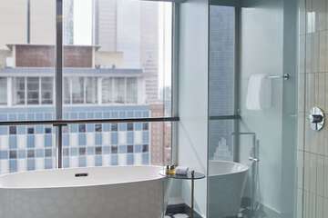 Deep soaking bathtub