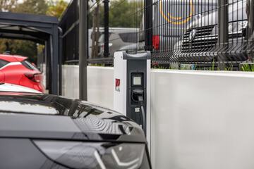 Electric vehicle charging station