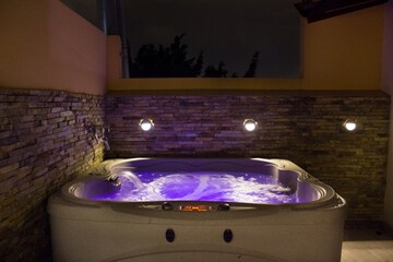 Jetted tub