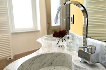 Bathroom sink
