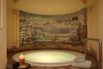 Indoor spa tub