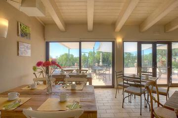 Breakfast area
