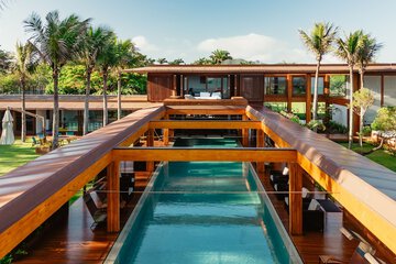 Indoor/outdoor pool