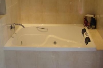 Jetted tub