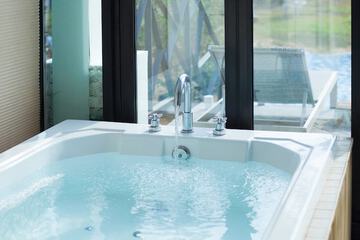 Private spa tub