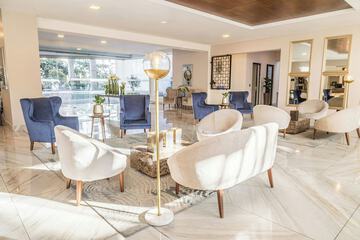 Lobby lounge