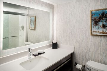 Room 35 of 76