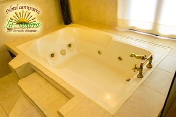 Jetted tub