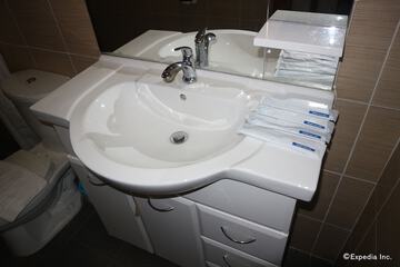 Bathroom sink