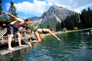 Exercise/lap pool