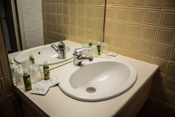 Bathroom sink