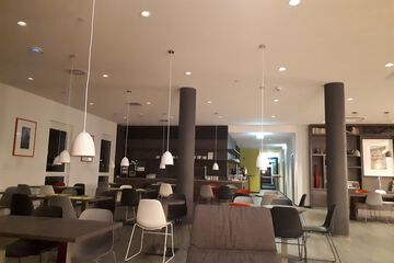 Lobby lounge