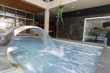 Jetted tub