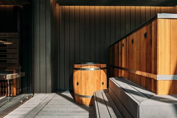 Indoor spa tub