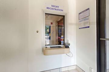 Check-in/check-out kiosk