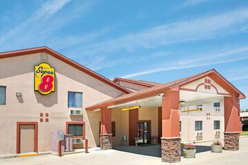 Super 8 by Wyndham Longmont / Del Camino