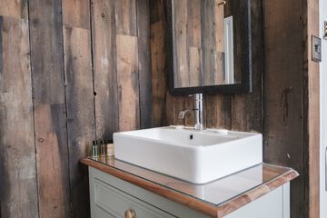 Bathroom sink