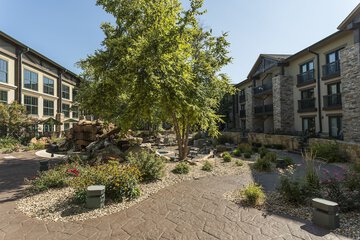 Hotel Exterior 38 of 44