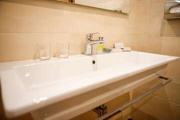 Bathroom sink