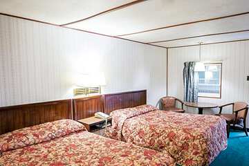 Dutch Treat Motel