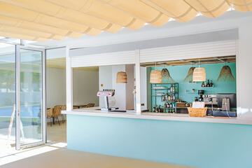 Poolside bar