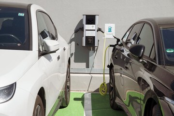 Electric vehicle charging station