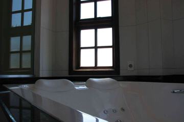 Jetted tub