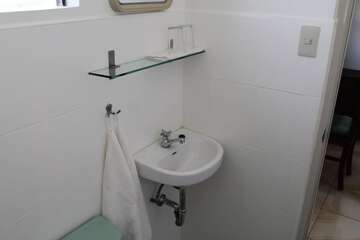 Bathroom sink