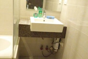 Bathroom sink