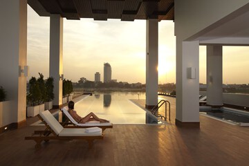 Infinity pool