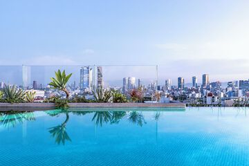 Rooftop pool