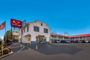 Americas Best Inn Calhoun