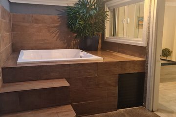 Private spa tub