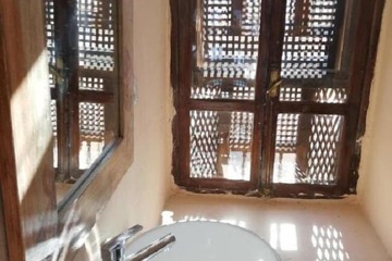 Bathroom sink