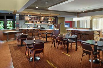 Courtyard by Marriott Baton Rouge Acadian Centre / LSU Area