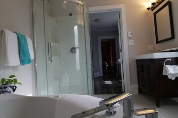Private spa tub